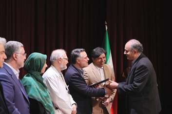 انتخاب دو چهره تأثیرگذار از دانشگاه علوم پزشکی ایران در چهلمین بزرگداشت روز ملی مددکاری اجتماعی