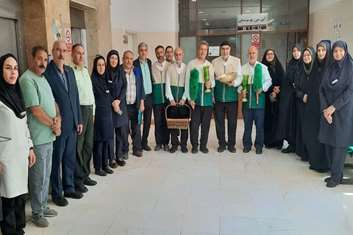 هم‌زمان با دهه کرامت جمعی از خادمیاران رضوی با حضور در بیمارستان شهدای یافت آباد از بیماران عیادت کردند.